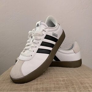 Adidas women’s VL court 3 sneakers Size 8 1/2